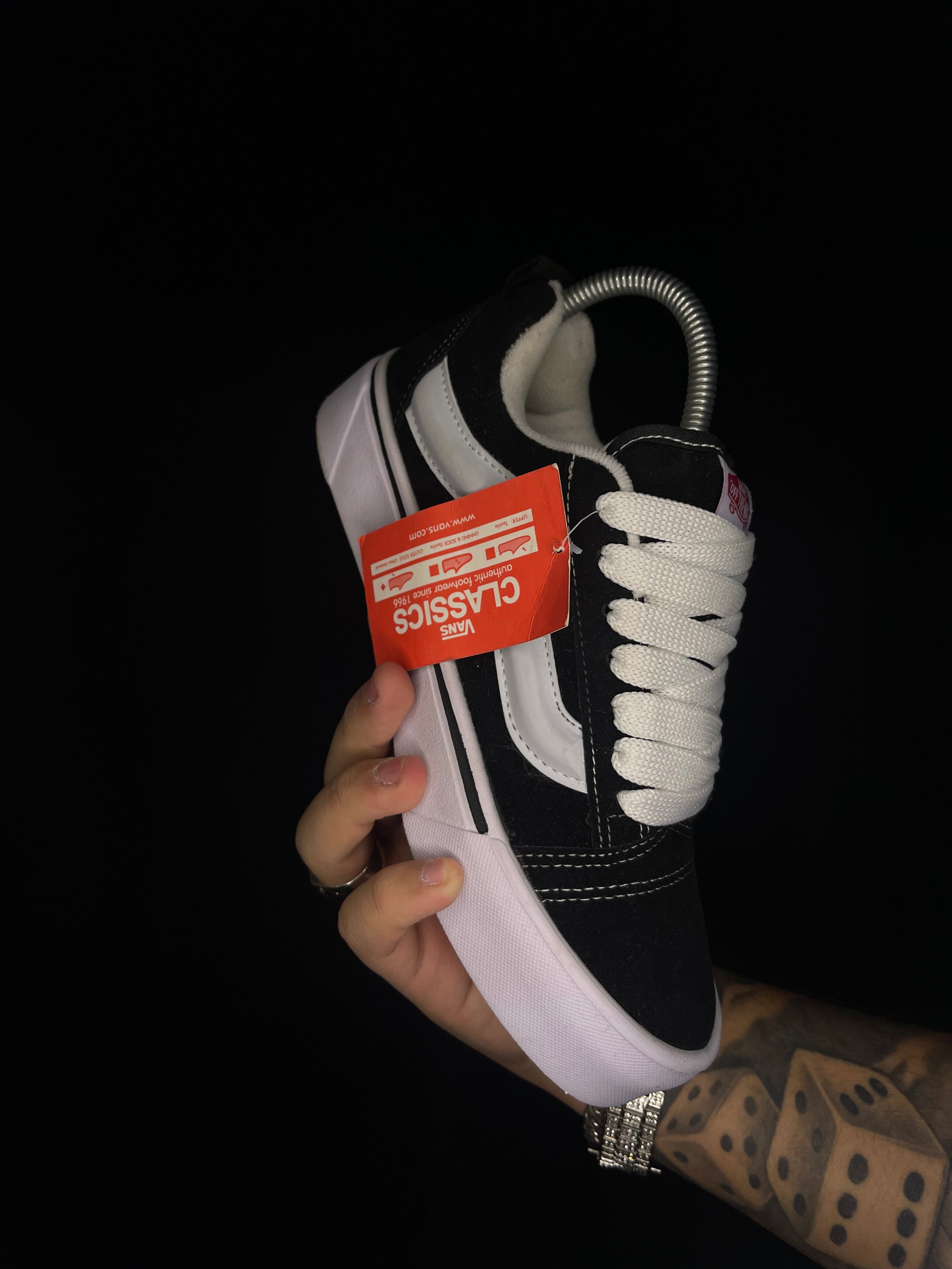 Vans Knu School